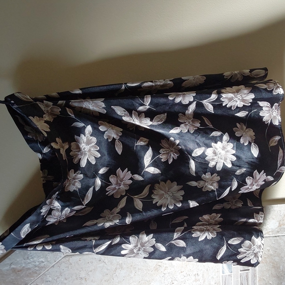 Soft and flowy flowered skirt